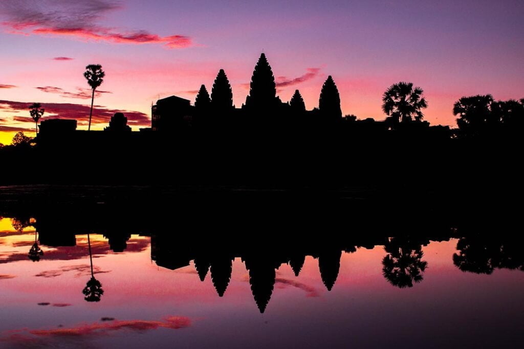 We woke up at 4 am to go to Angkor Wat for the Sunrise. At 5 am the sun welcomed us with this beautiful sunrise spot. It was one one the best things i experienced so far in my life.