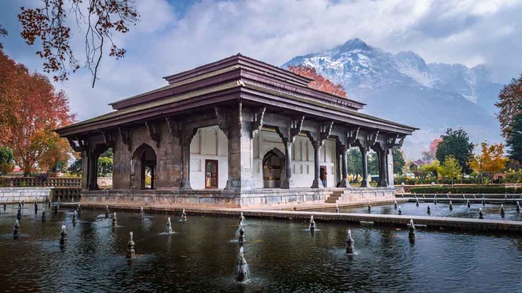 The Mughal Gardens, which include Shalimar Bagh, Nishat Bagh, and Chashme Shahi, are magnificent gardens constructed during the Mughal Empire. These perfectly kept gardens with bright flowers, cascading fountains, and terraced lawns provide a tranquil escape.
