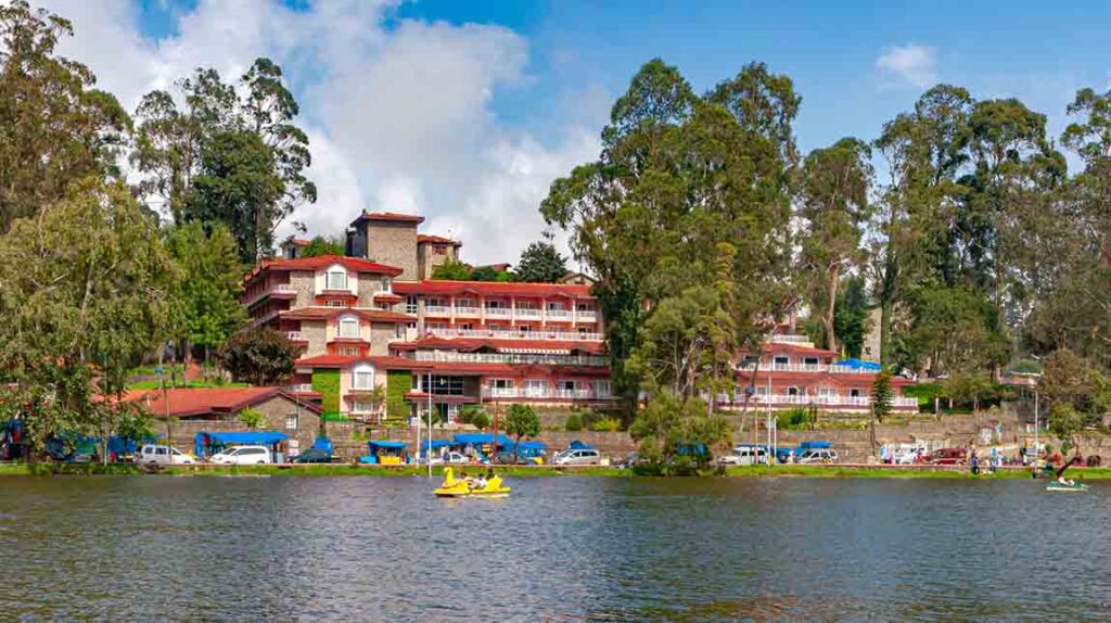Kodaikanal Lake is a top tourist attraction in Kodaikanal that offers not only tranquil boat rides but also the opportunity to take in the natural beauty of the surroundings.